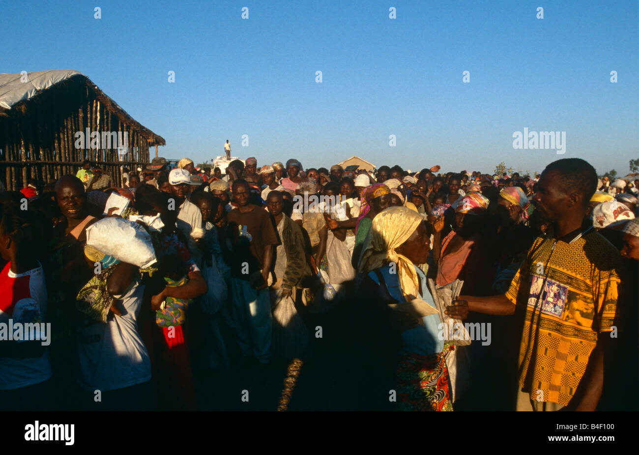 Gli sfollati a camp in Angola. Foto Stock