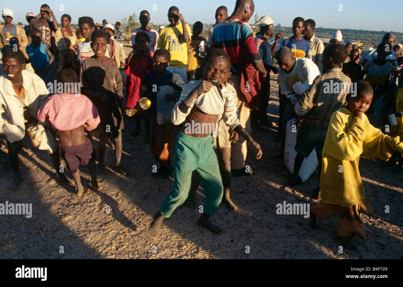 Un campo di profughi della guerra civile in Angola. Foto Stock