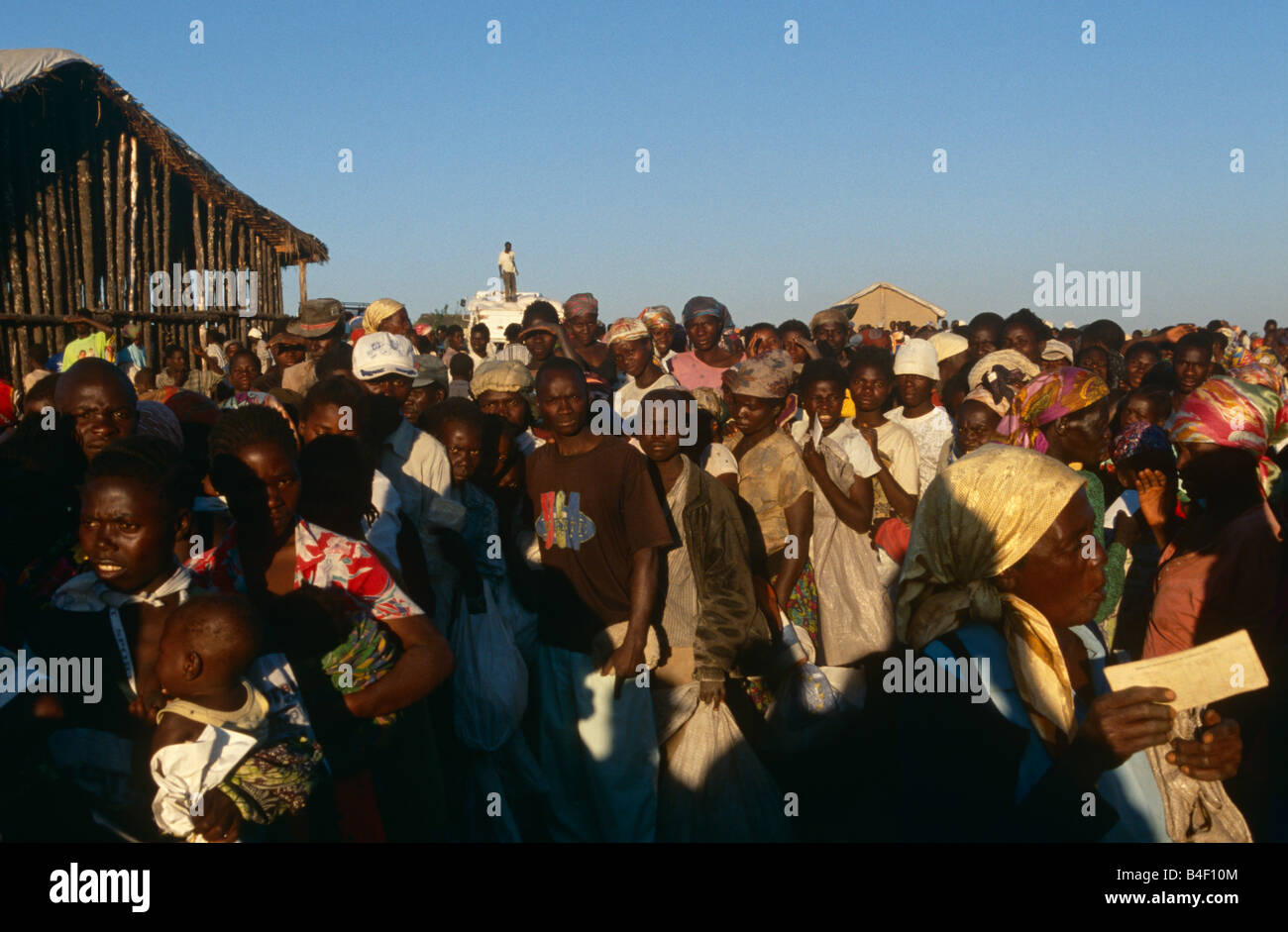 Un campo di profughi della guerra civile in Angola. Foto Stock