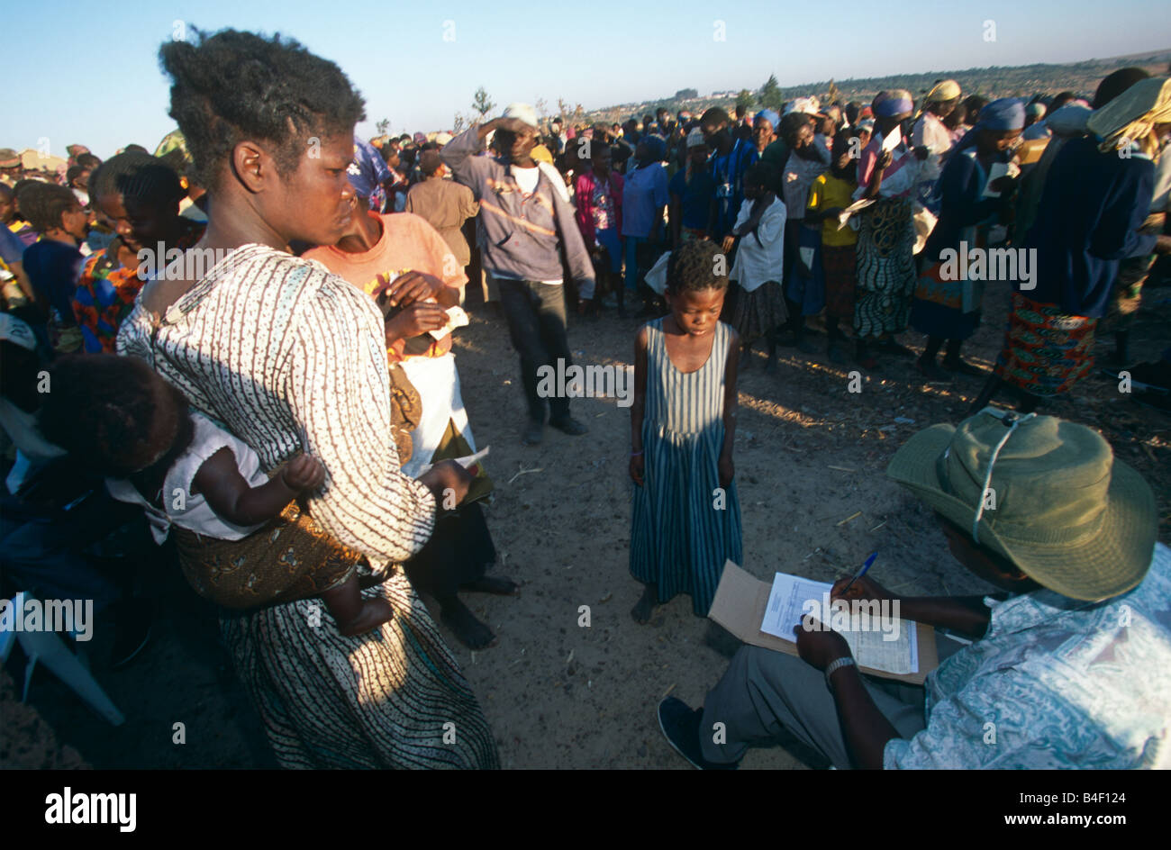 Un campo per sfollati in Angola. Foto Stock