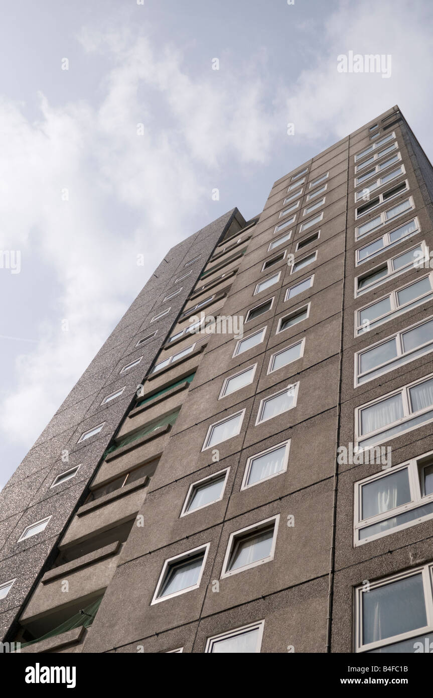 Sandown Corte 1960 s brutalist architettura di calcestruzzo alta torre blocchi appartamenti Preston Inghilterra LANCASHIRE REGNO UNITO Foto Stock