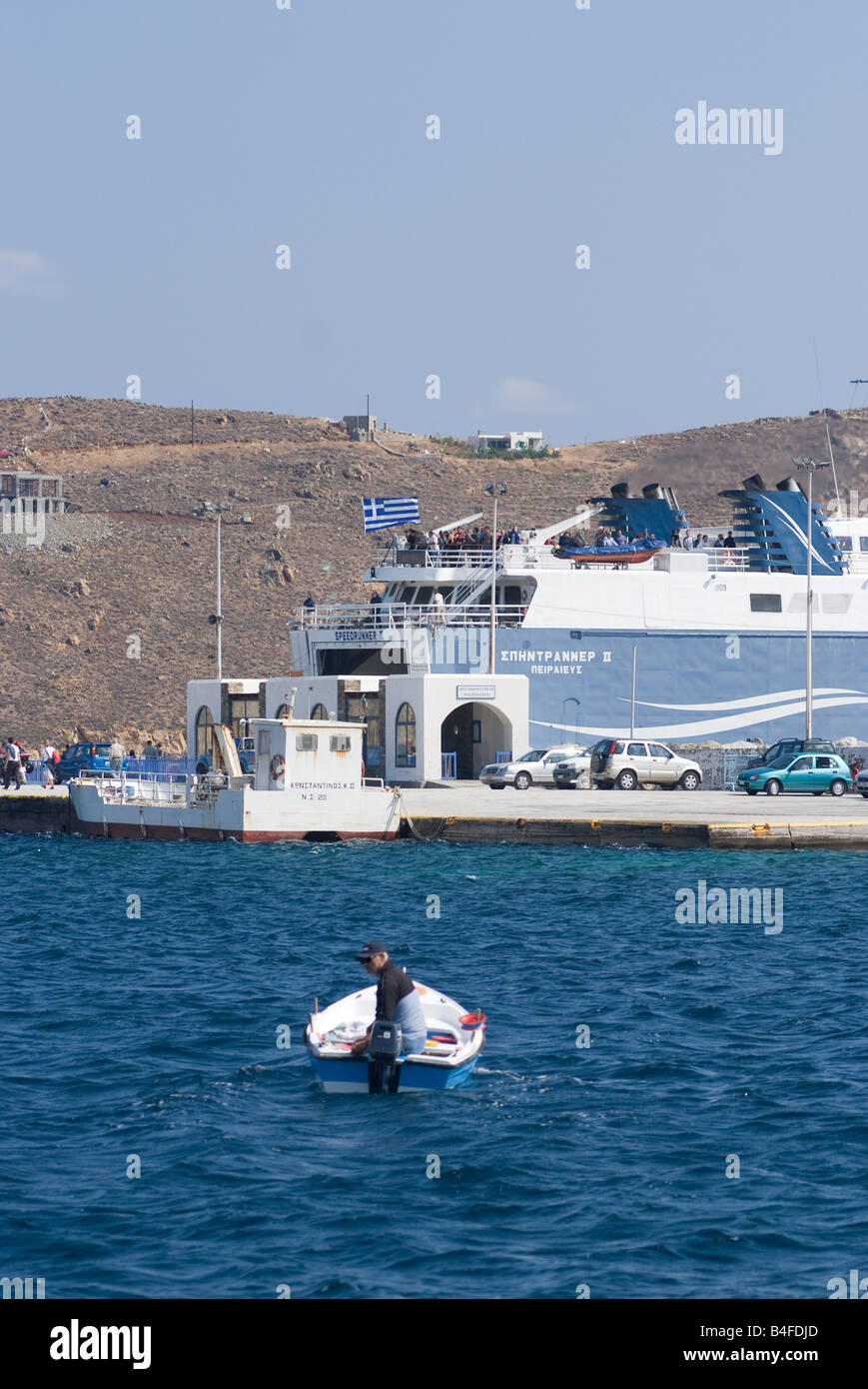 La Aegean Speed Lines Traghetto veloce Speedrunner II attraccata a Livadi comune terminale sull isola di Serifos Cicladi Grecia Foto Stock