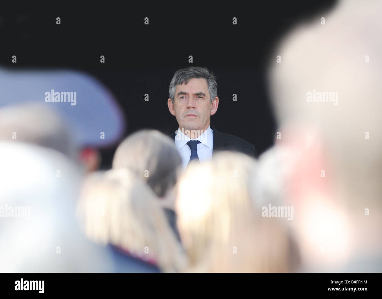 Il primo ministro Gordon Brown indirizzamento di un memoriale di servizio di un funzionario di polizia ucciso il dovere Foto Stock