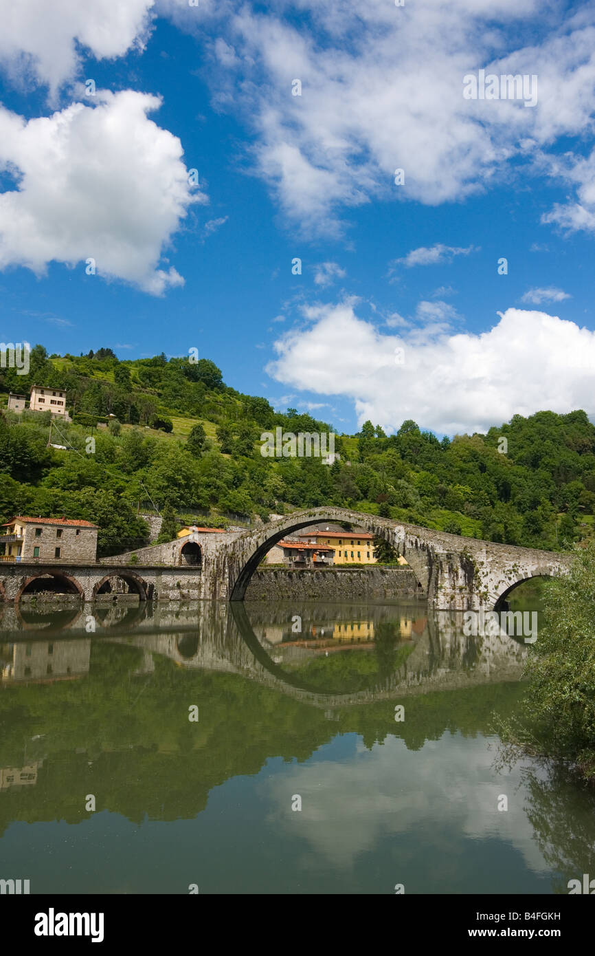 Ponte della Maddalena chiamato anche del Diavolo Devil s Bridge Foto Stock