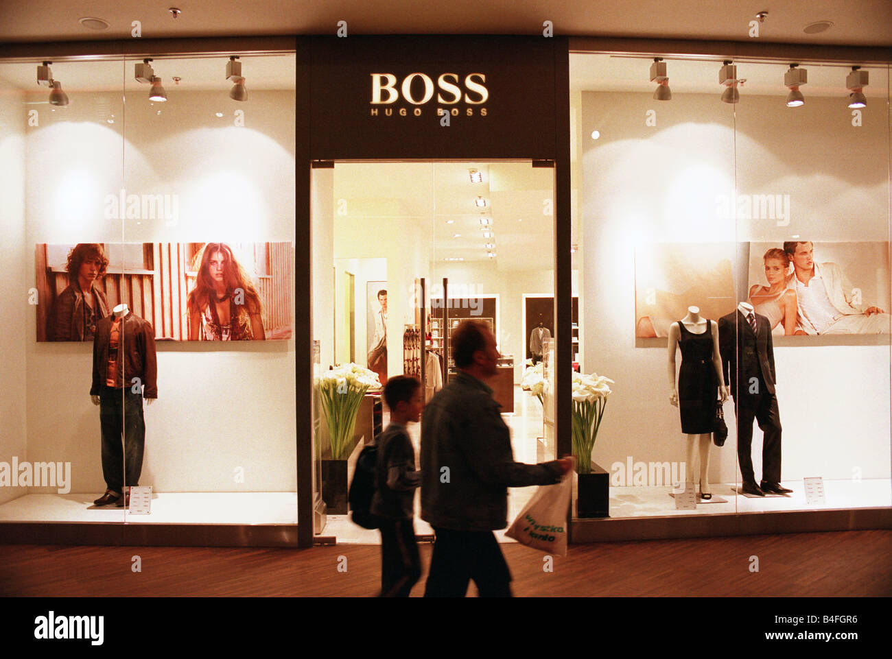 Negozio di abbigliamento Hugo Boss in Manufaktura, il più grande centro per  lo shopping di Lodz, Polonia Foto stock - Alamy