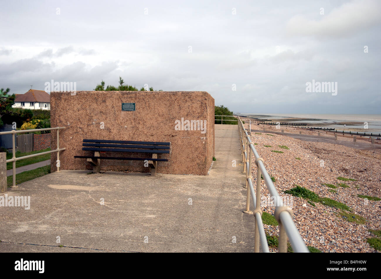 Una guerra mondiale 2 Tipo 26 Scatola di pillole costruito nel 1941 a Ferring lungomare lungo Pattisons a piedi nel West Sussex Foto Stock