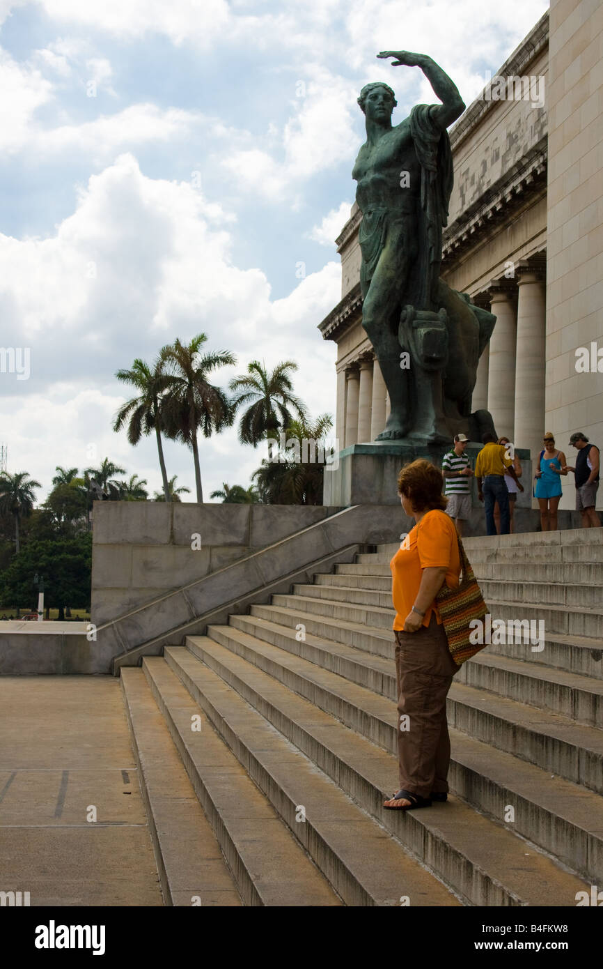 Parte anteriore sulla scalinata del Campidoglio di l'Avana, Cuba. Foto Stock