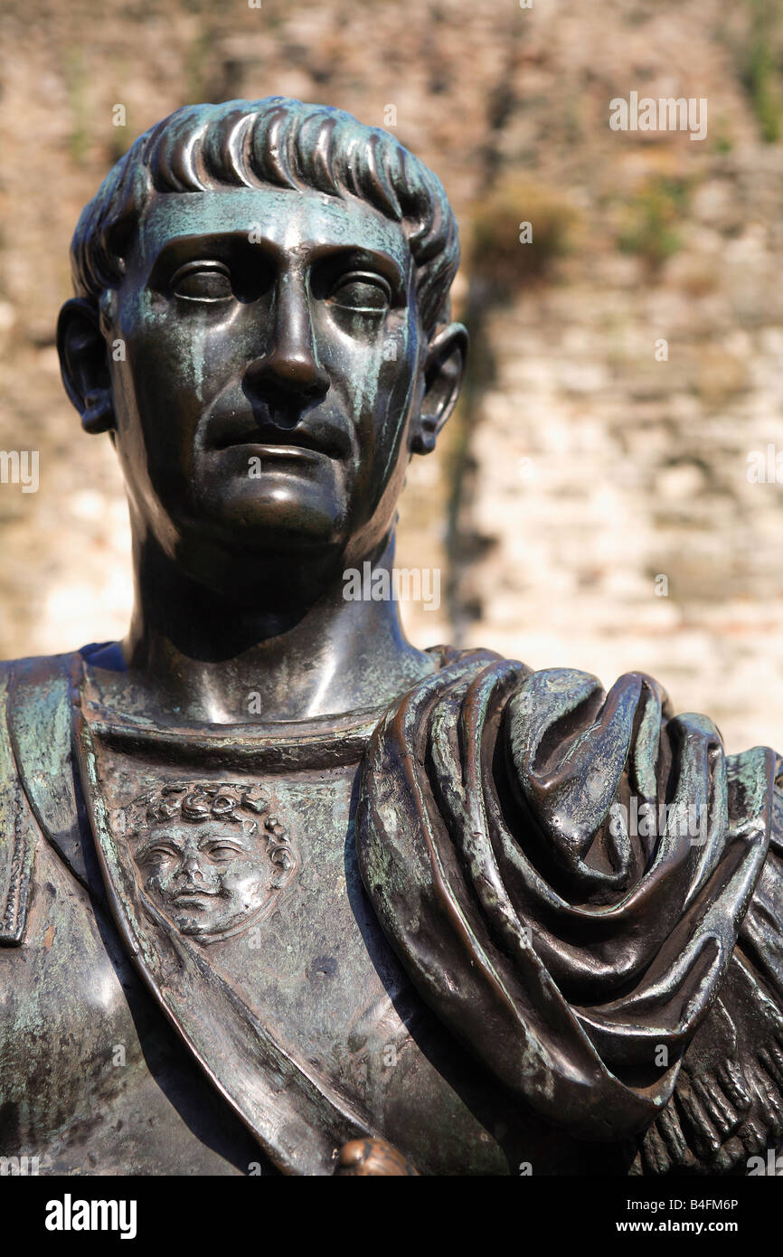Statua di Imperatore Traiano leader romano ad 98-117 Tower Hill Londra Inghilterra REGNO UNITO Foto Stock