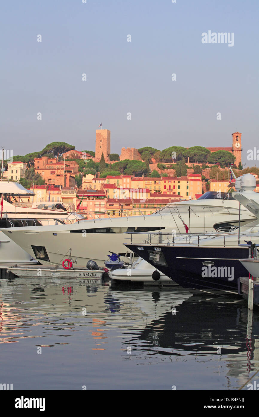 Barche nel porto di Cannes, nel sud della Francia, Cote D'Azur Foto Stock