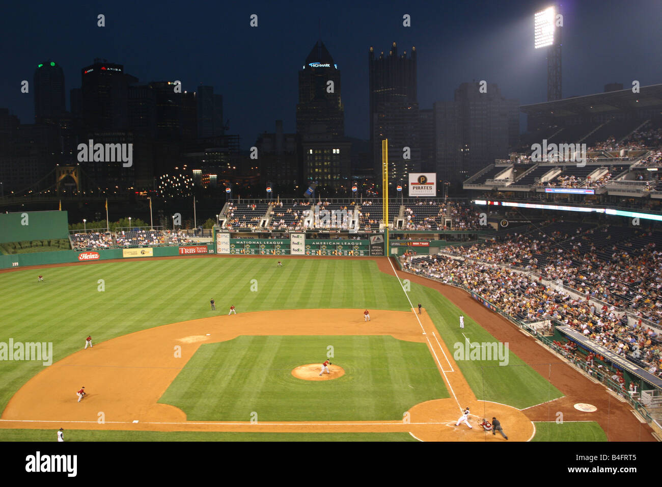 PNG stadium durante una notte dei pirati gioco, centro di Pittsburgh, Pennsylvania Foto Stock