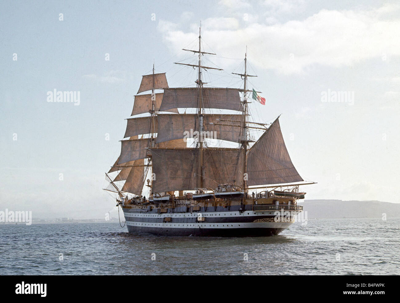 L'Italiano Tall Ship Amerigo Vespucci utilizzati per la formazione di arrivare in Plymouth Sound Agosto 1967 Foto Stock