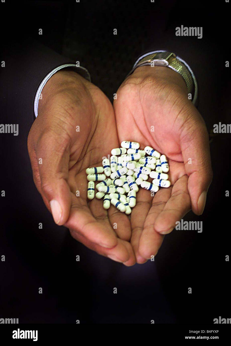 La figura mostra un pugno di AZT farmaci che sono usati per trattare le persone con HIV in Botswana Africa Luglio 2000 Foto Stock