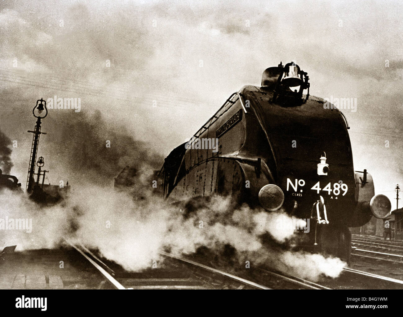 Dominon del Canada locomotiva a vapore Giugno 1938 lasciando Londra Kings Cross per Edimburgo sulla East Coast Line Foto Stock