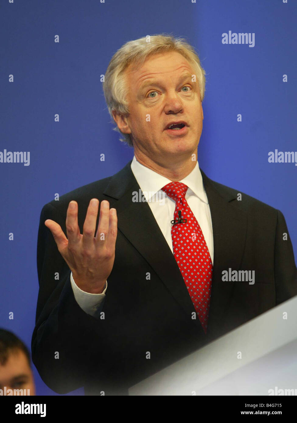 2005 partito Tory leadership contender David Davis visto qui offrendo la sua leadership di offerta e di parlato cercando di guardare dura per il Foto Stock