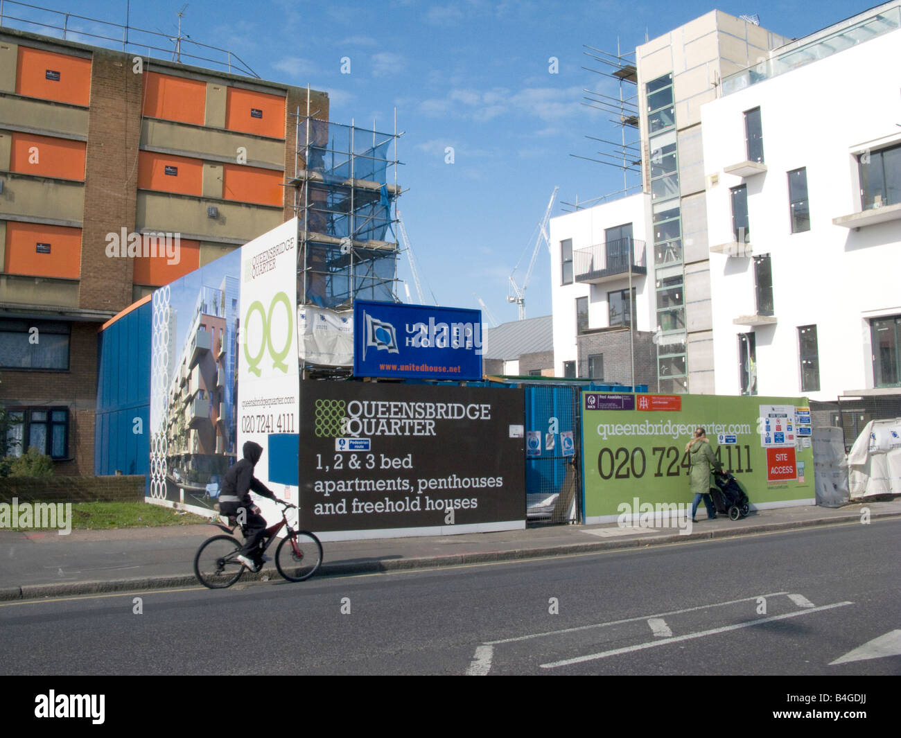 Regno Unito il rinnovo di un alloggiamento del consiglio estate in Hackney a mettere in vendita per edificio privato azienda,Londra Foto © Julio Etchart Foto Stock