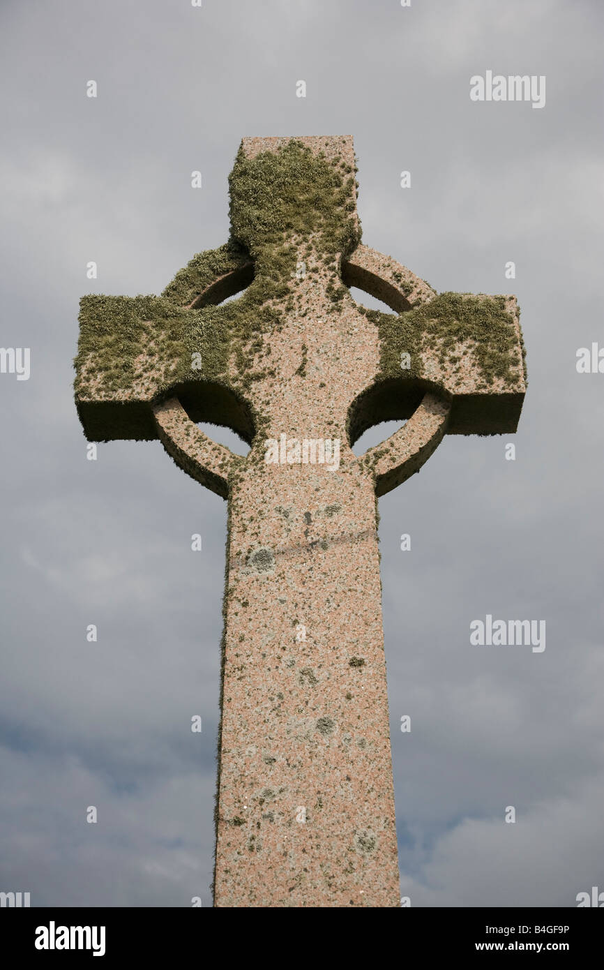 Croce di pietra con i licheni Iona Foto Stock