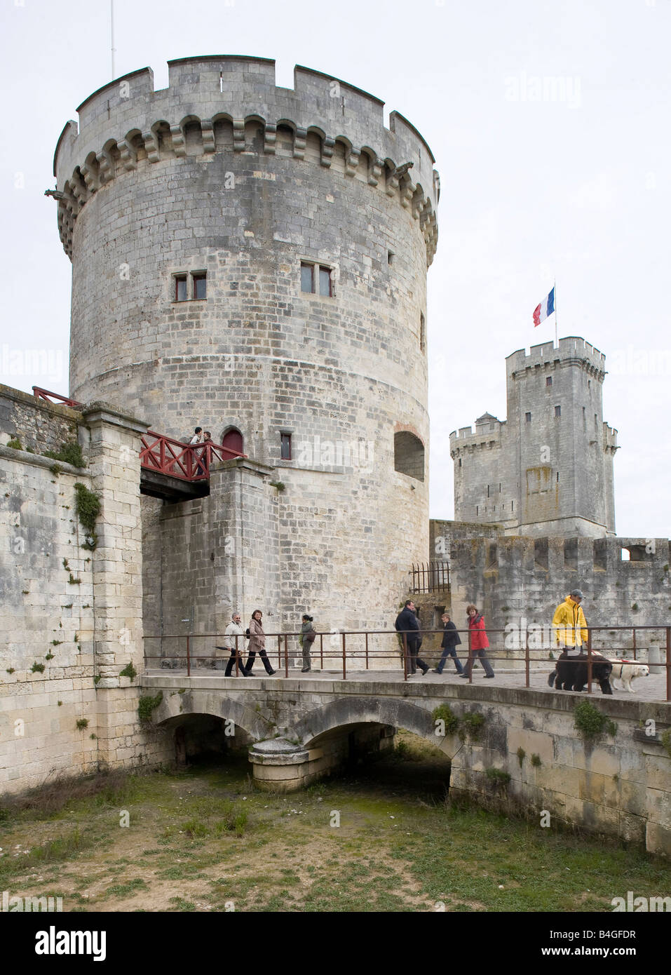 La Rochelle, link Kettenturm, rechts Nikolausturm, Tour de la Chaine und Tour San-Nicolas Foto Stock