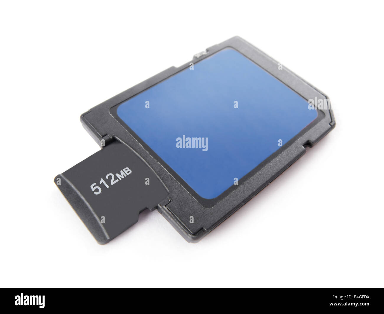 Scheda di memoria Micro SD metà inserita nell'adattatore Foto Stock