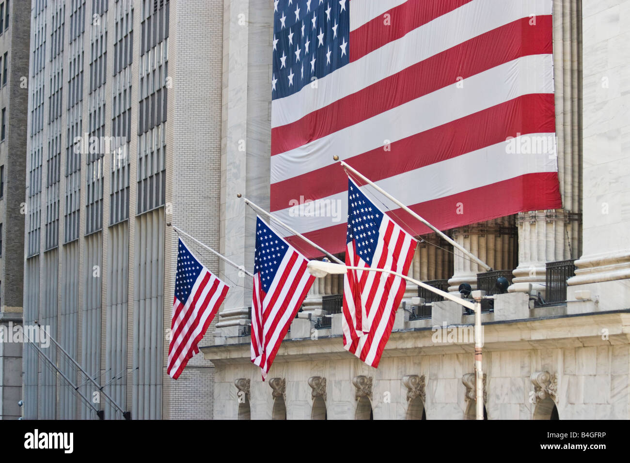 Noi le bandiere sono visti presso il New York Stock Exchange. Foto Stock