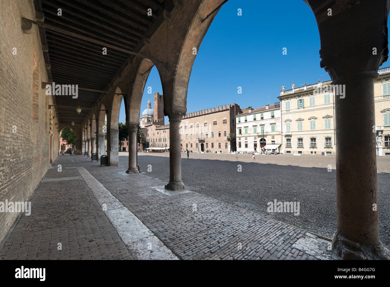Piazza Sordello dal Palazzo del Capitano (parte di Palazzo Ducale), Mantova (Mantova), Lombardia, Italia Foto Stock