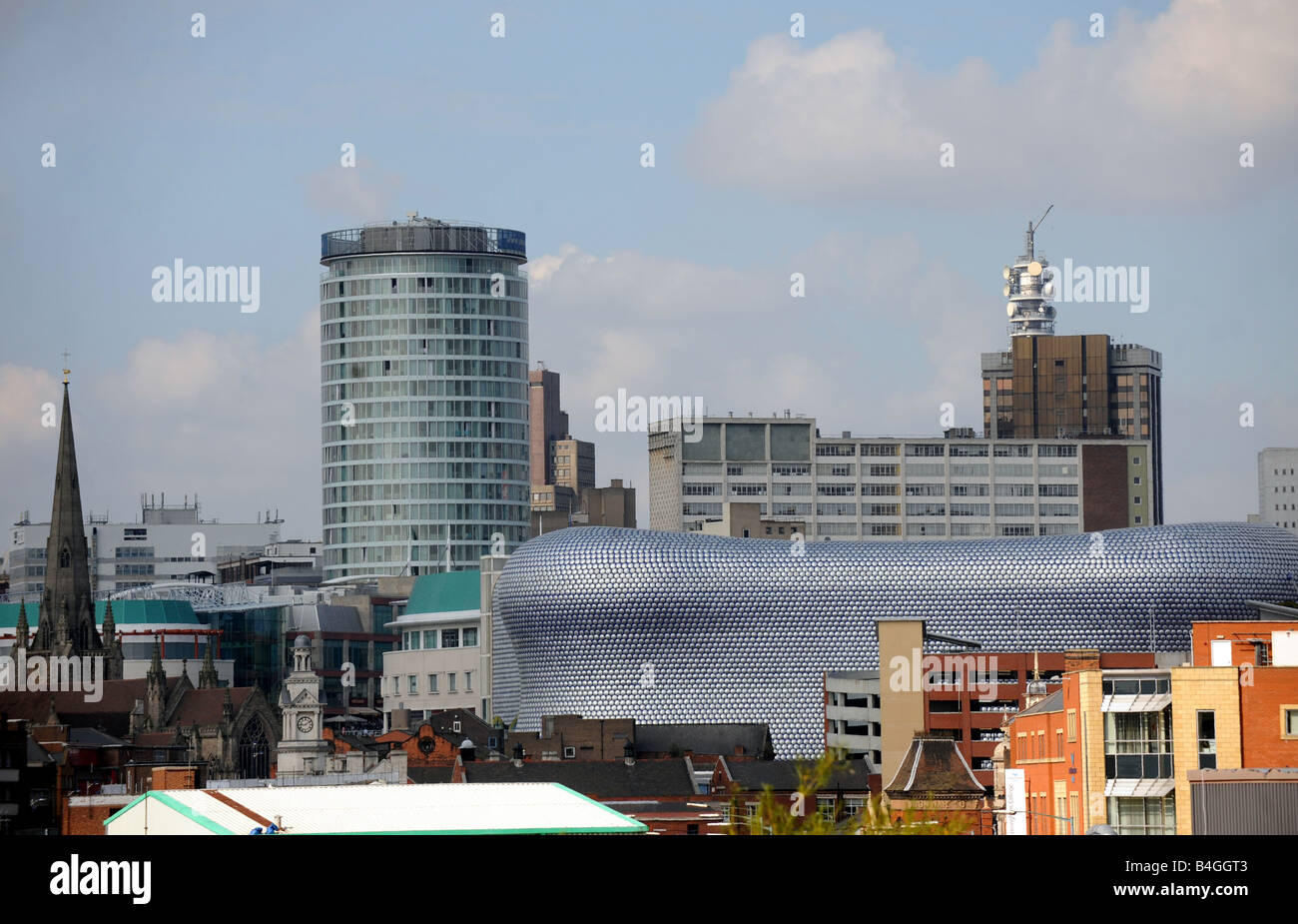 Lo Skyline di Birmingham visto da di Digbeth dando una vista di Selfridges e la rotonda Foto Stock