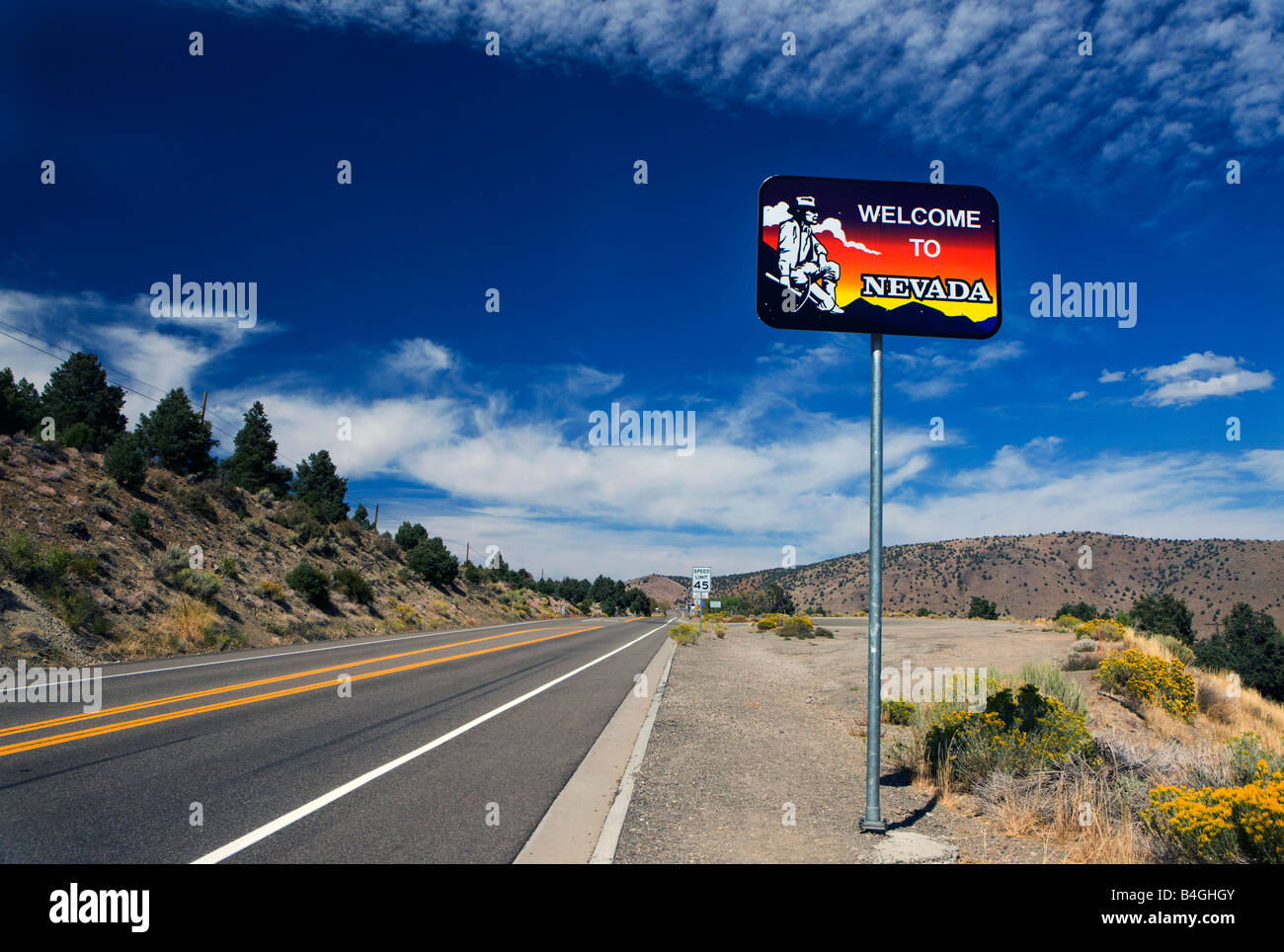 Benvenuti al segno del Nevada situato sulla US 395 in direzione nord a la California e Stato di Nevada linea, Topaz Lake, NV. Foto Stock