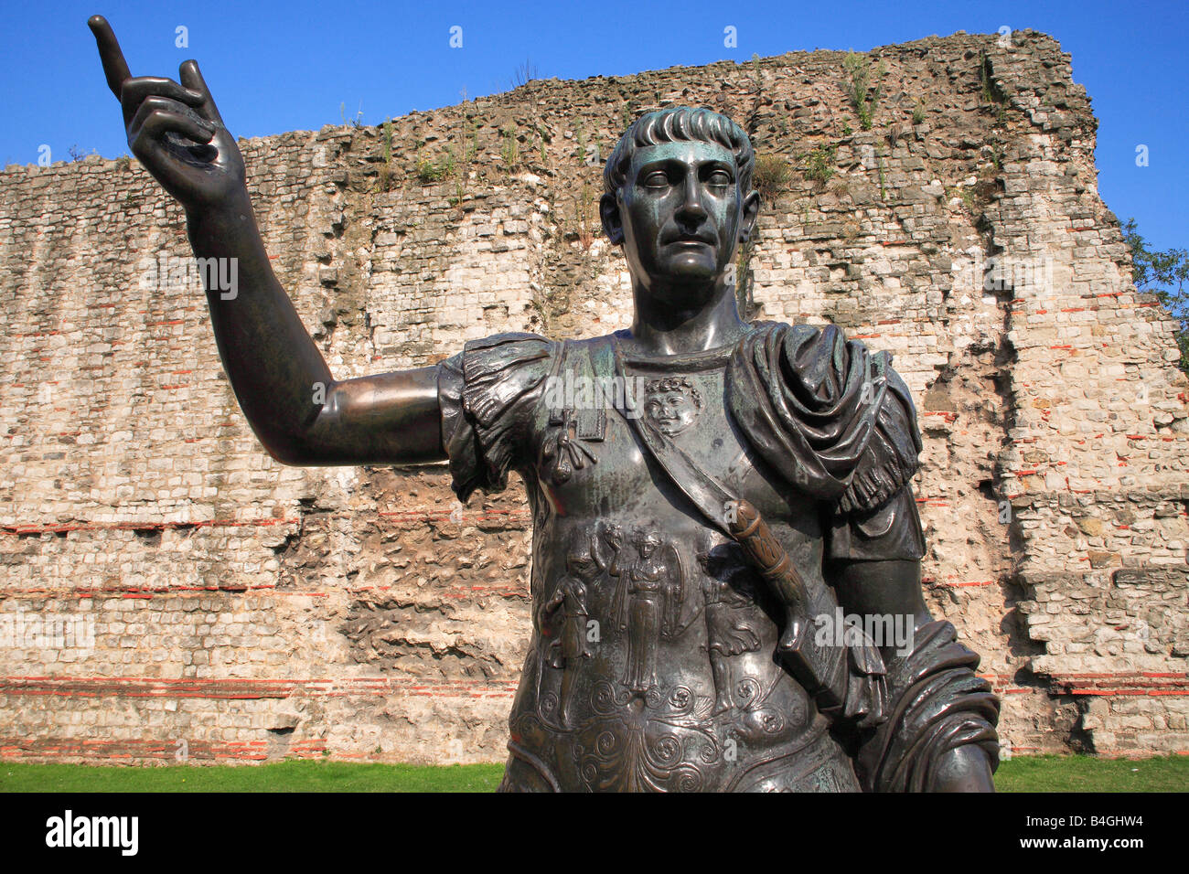 Statua di Imperatore Traiano leader romano ad 98-117 Tower Hill Londra Inghilterra REGNO UNITO Foto Stock