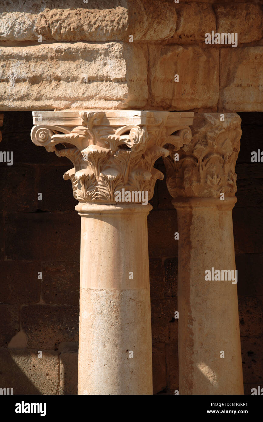 Particolare di una colonna di un antico teatro romano di Bosra, Siria Foto Stock