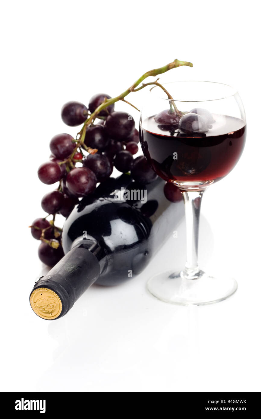 Il vino rosso di vetro con uva Foto Stock