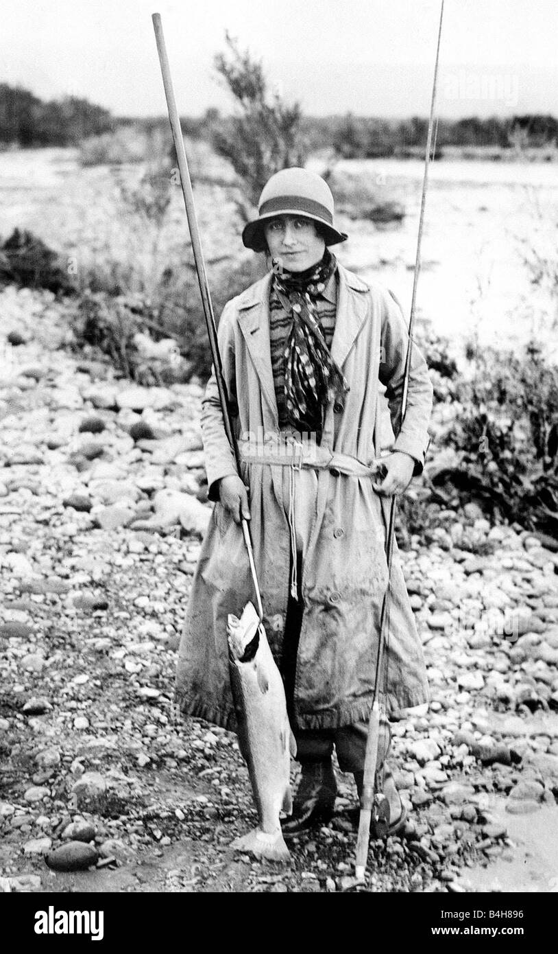 La regina madre la pesca al salmone circa 1923 Foto Stock