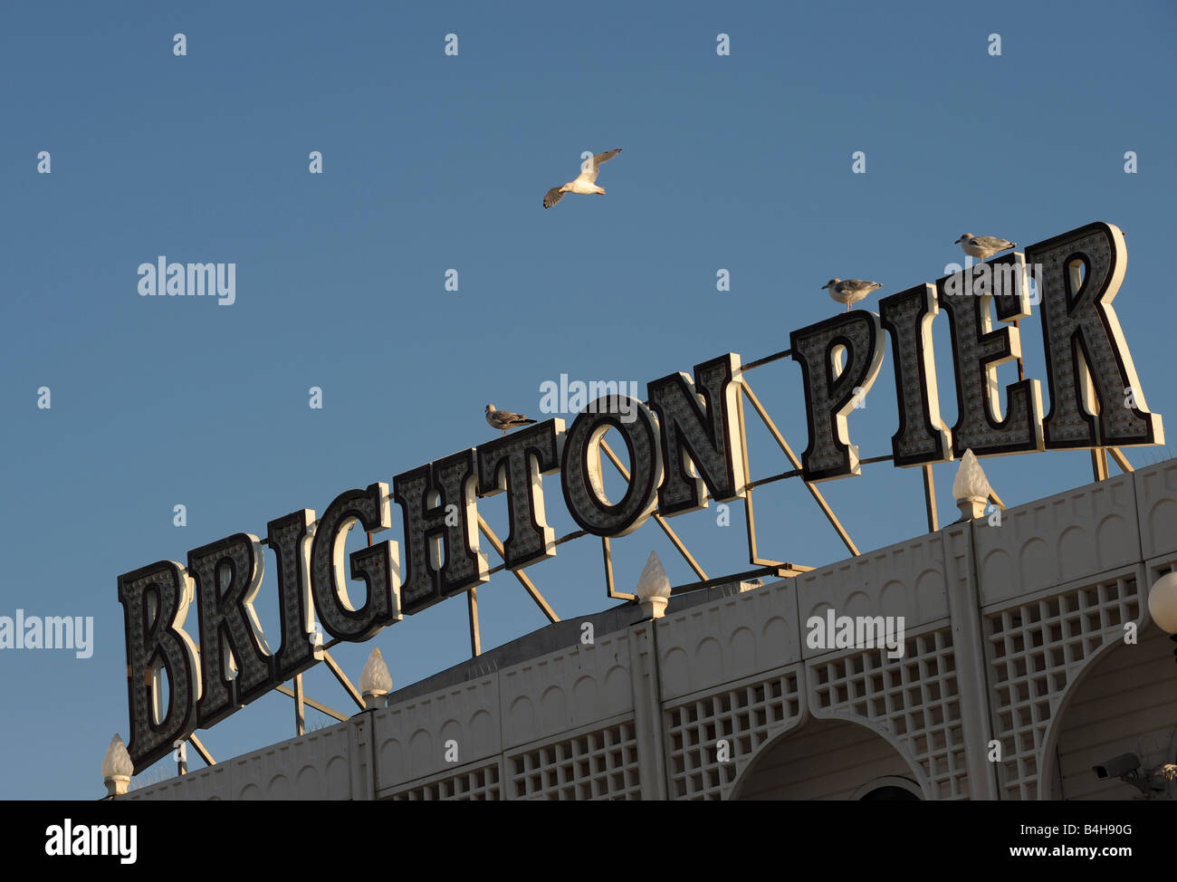 Un segno il Palace Pier, Brighton East Sussex, Regno Unito. Foto Stock