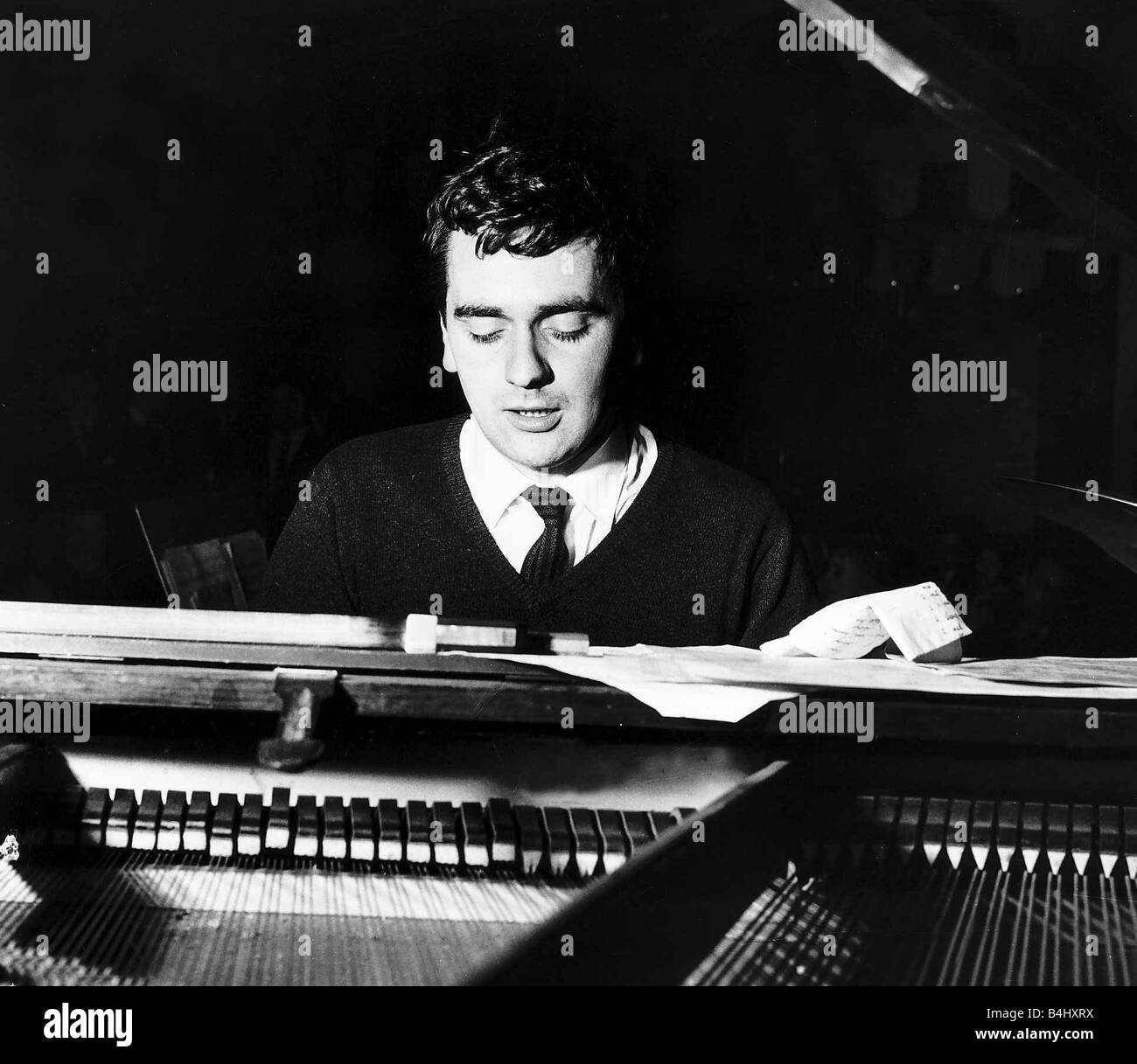 Dudley Moore attore comico pianista jazz suonato al festival di pianoforte Foto Stock