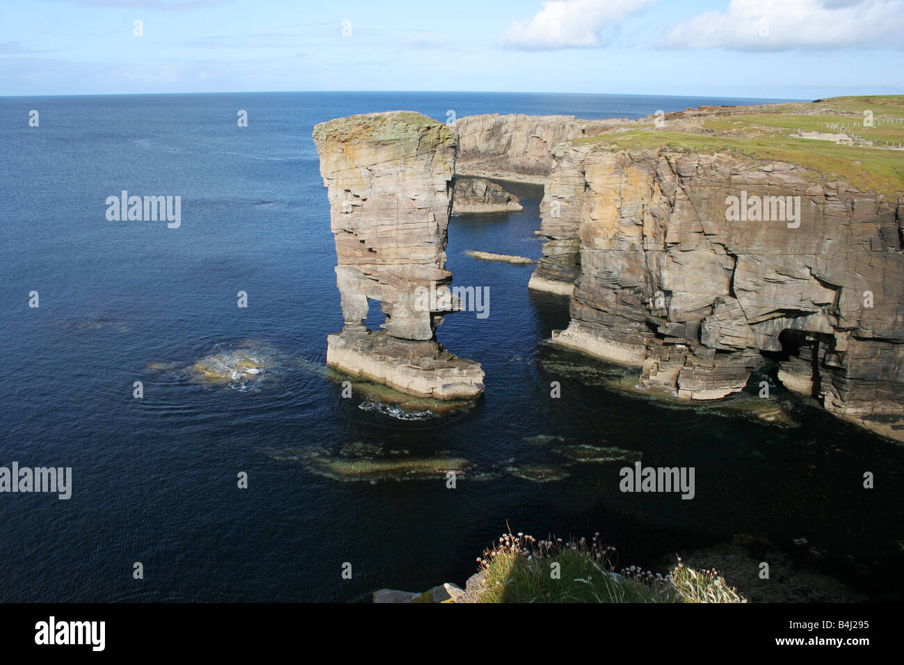 Yesnaby castello, un imponente stack di mare sulla costa occidentale del continente, Orcadi Scozia Scotland Foto Stock