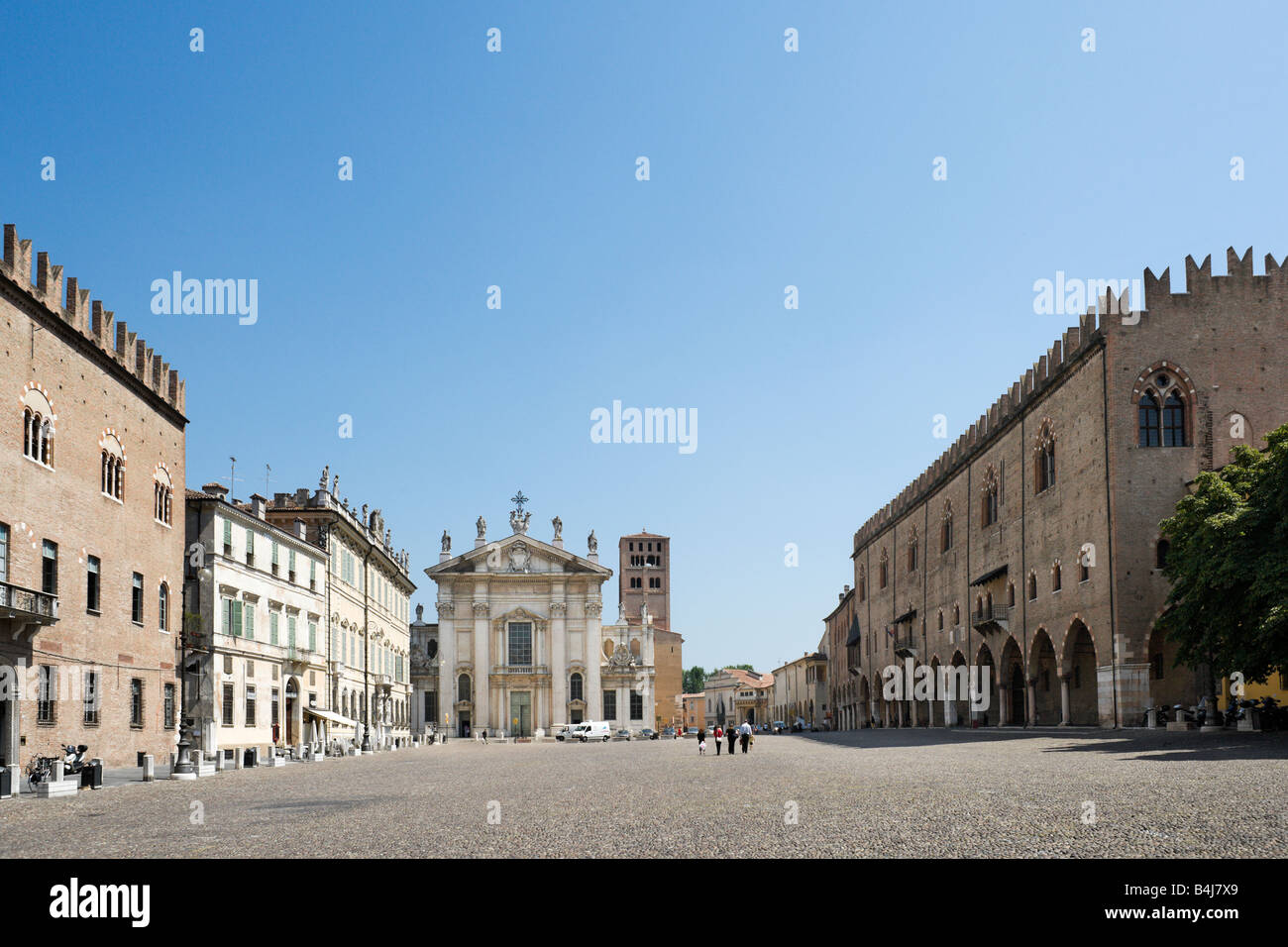 Il Duomo e il Palazzo del Capitano parte del Palazzo Ducale Piazza Sordello Mantova Lombardia Italia Foto Stock