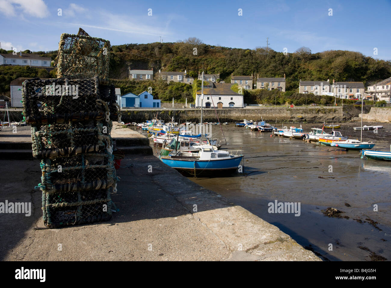 Porto Porthleven a bassa marea, Cornwall, Regno Unito Foto Stock