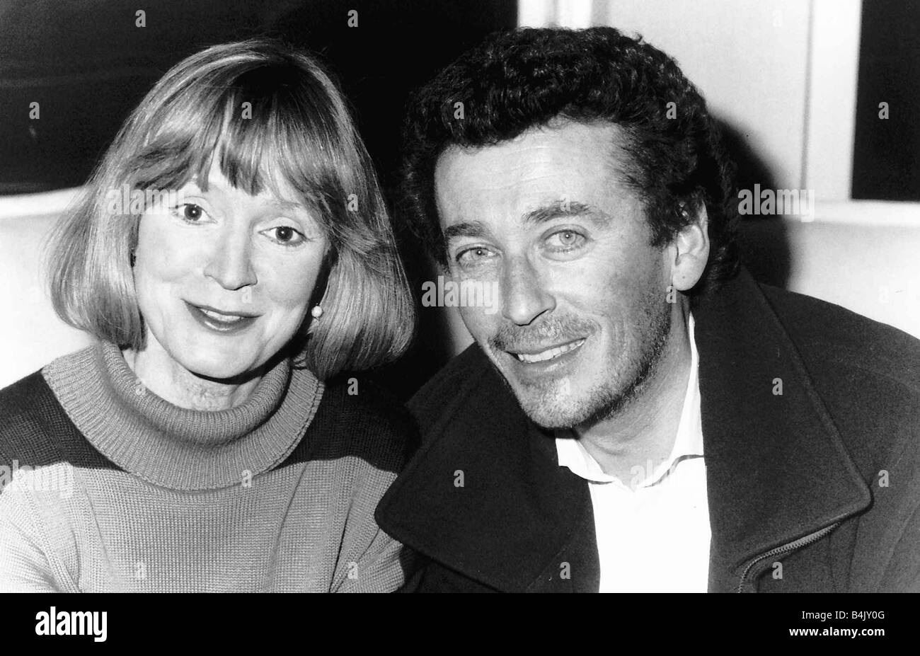 Joanna David attrice e Robert Powell stella attore nella serie televisiva Hannay Gennaio 1989 Dbase Foto Stock