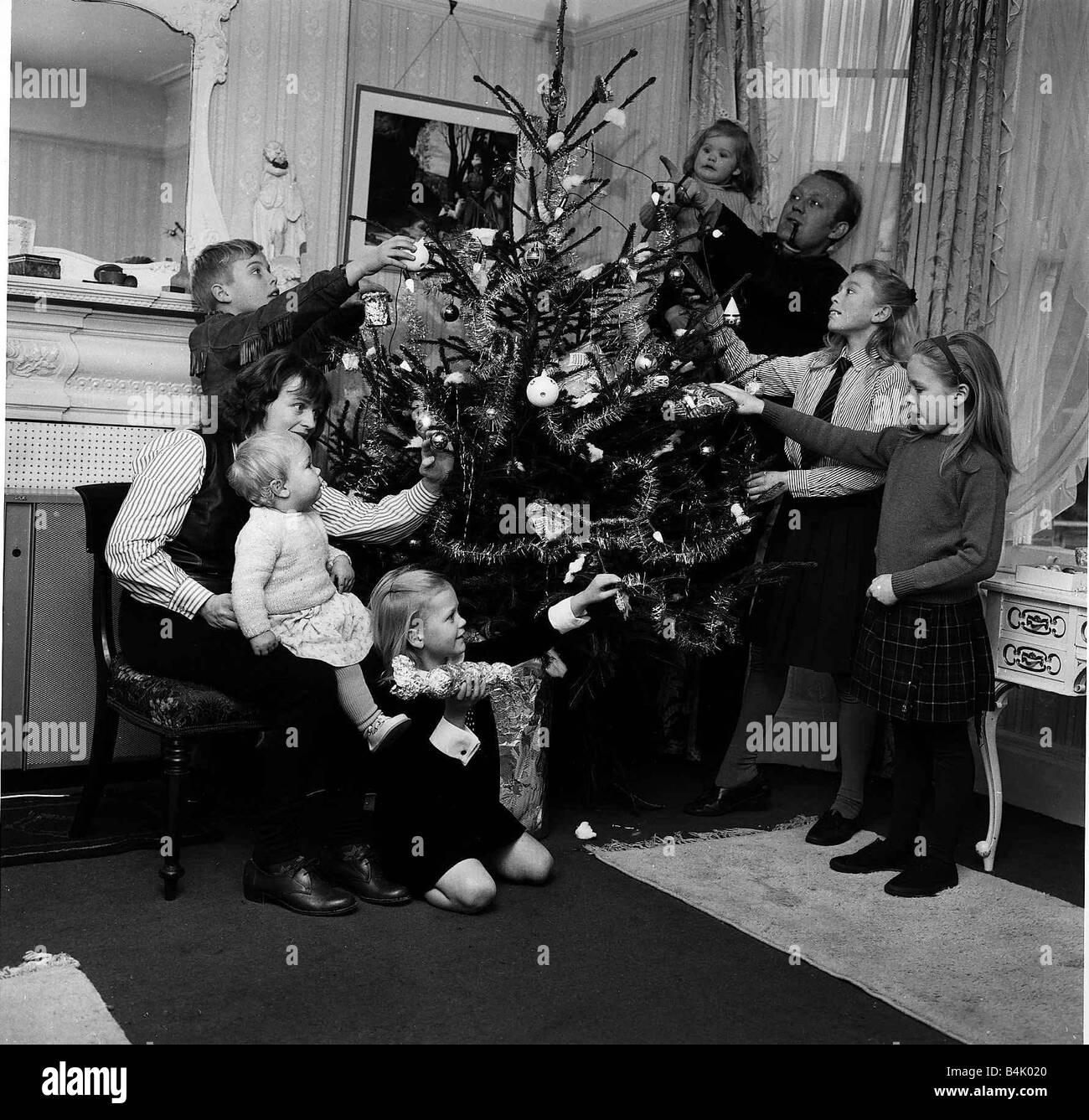 Joss Ackland attore con la famiglia a Natale Foto Stock