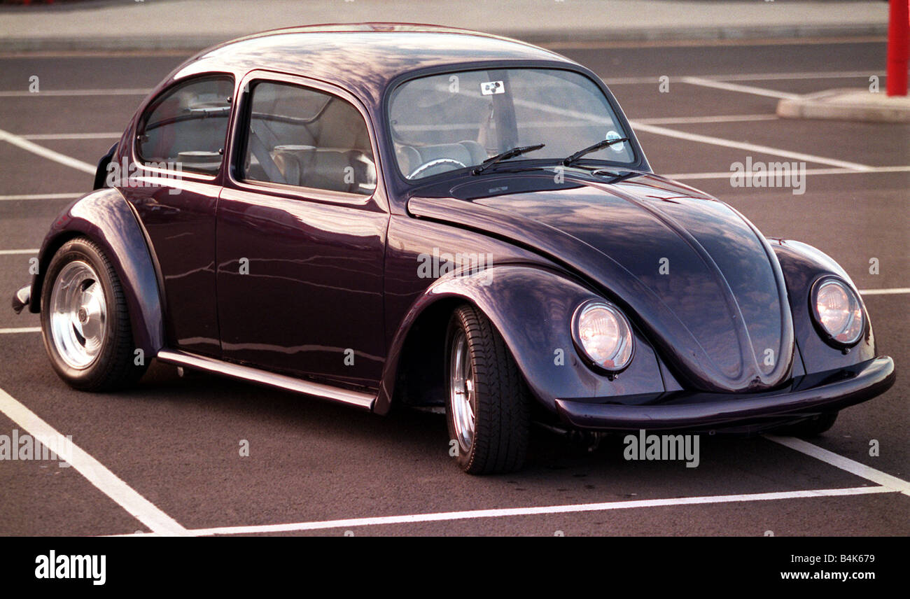 Graham Anderson con la sua viola VW Beetle auto Novembre 1999 per me e per il mio motore Foto Stock
