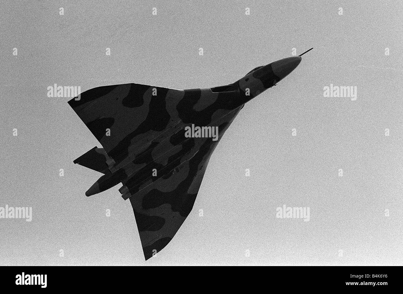 Aeromobile Aug 1987 Avro Vulcan B2 bomber xh558 della RAF Vulcan Team Display da RAF Waddington LFEY003 Volo100 Foto Stock