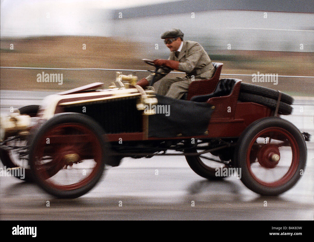 Nigel Mansell Formula One racing driver gare in 1902 Renault Foto Stock