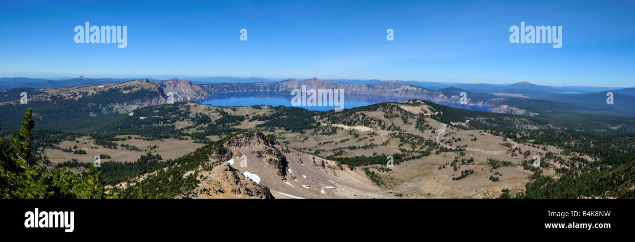 Panorama del lago del cratere. Il Parco nazionale di Crater Lake, Oregon, Stati Uniti d'America. Foto Stock