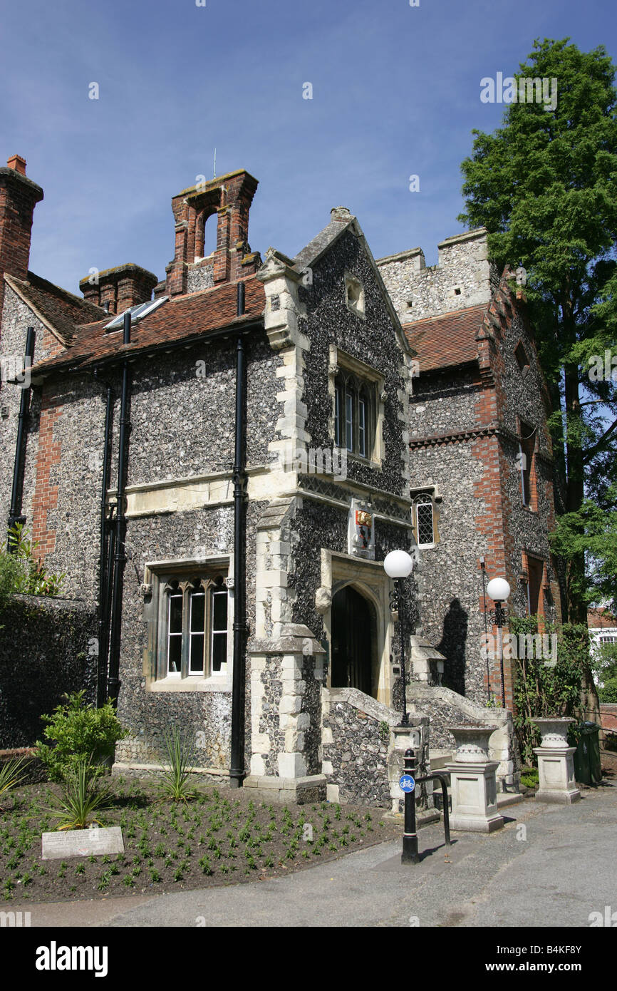 Città di Canterbury, Inghilterra. La casa a torre è il Sindaco di Canterbury e ufficio è situato all'interno di Westgate giardini. Foto Stock