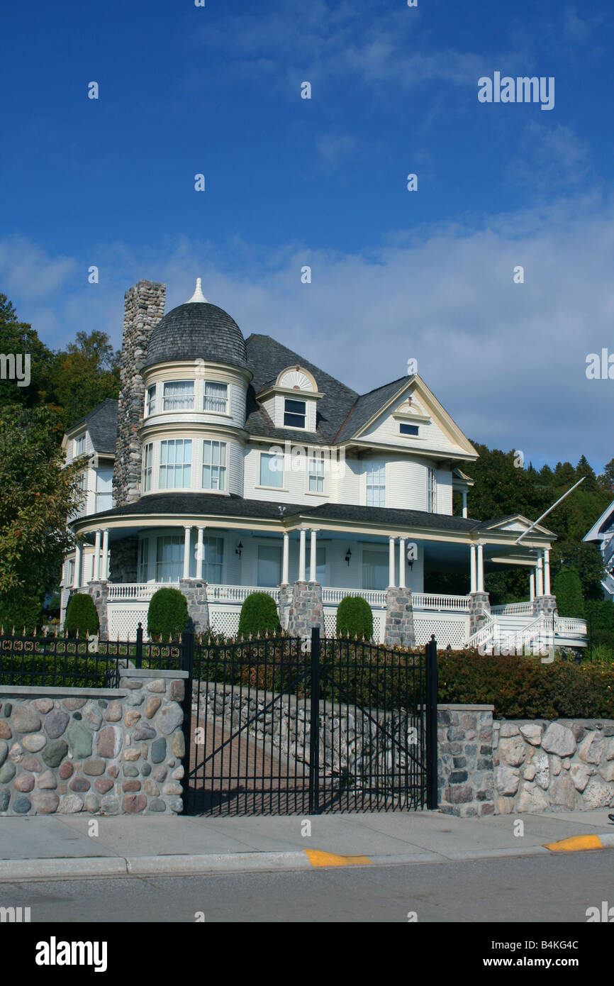 Queen Anne Style Home Mackinaw Island Michigan USA, di Carol Dembinsky/Dembinsky Photo Assoc Foto Stock