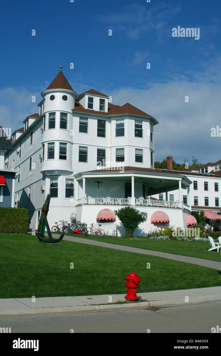 Queen Anne Style HQueen Anne Style Home Mackinaw Island Michigan USA, di Carol Dembinsky/Dembinsky Photo Assoc Foto Stock