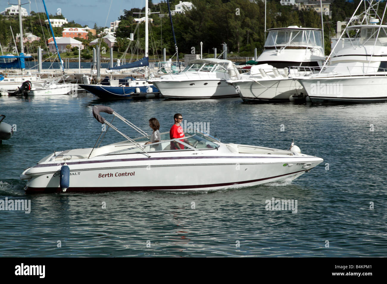 Piccola Barca A Motore Immagini e Fotos Stock - Alamy