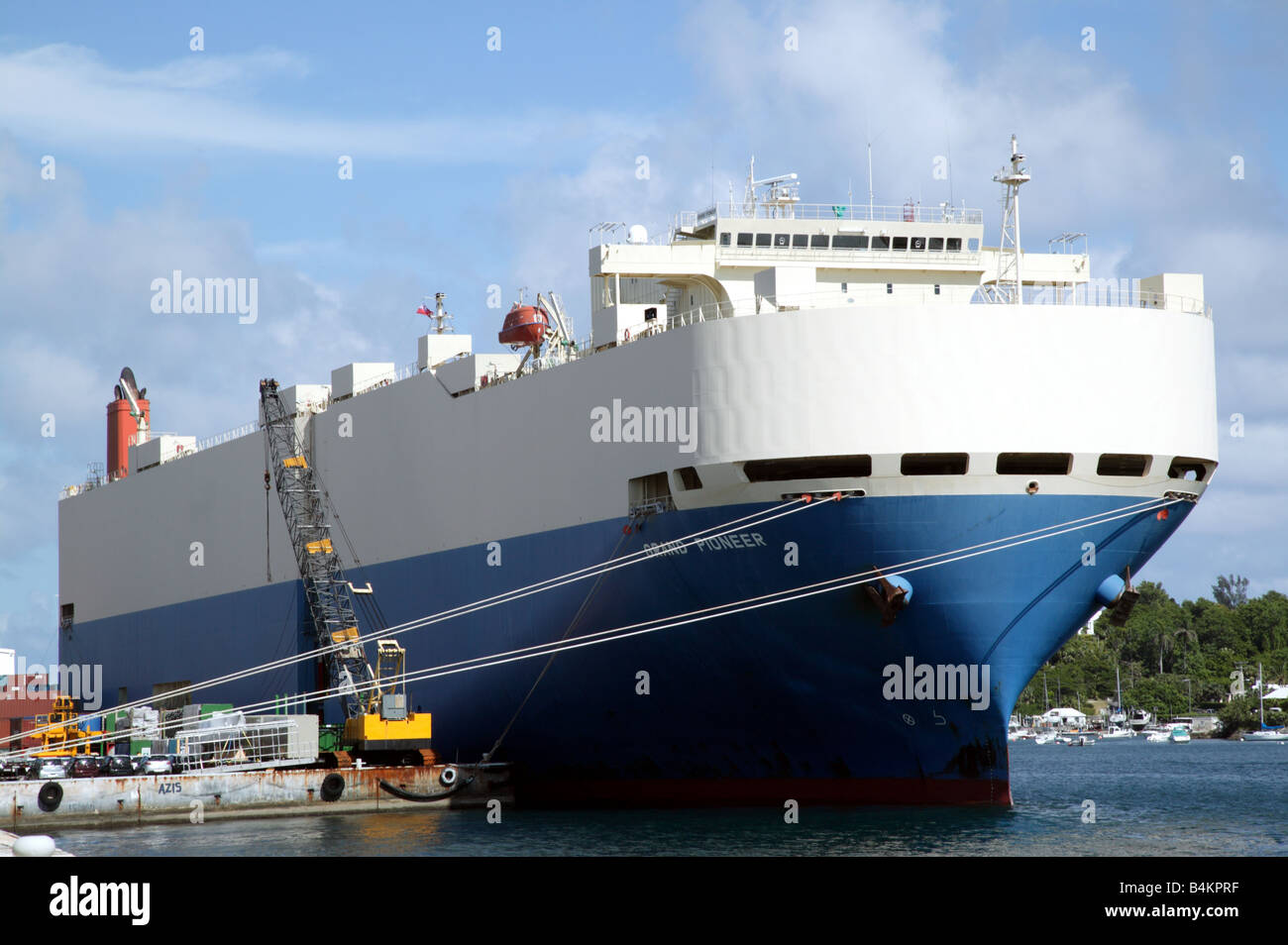 Auto Transporter nave Grand Pioneer, ormeggiata al Porto di Hamilton, Hamilton, Bermuda Foto Stock