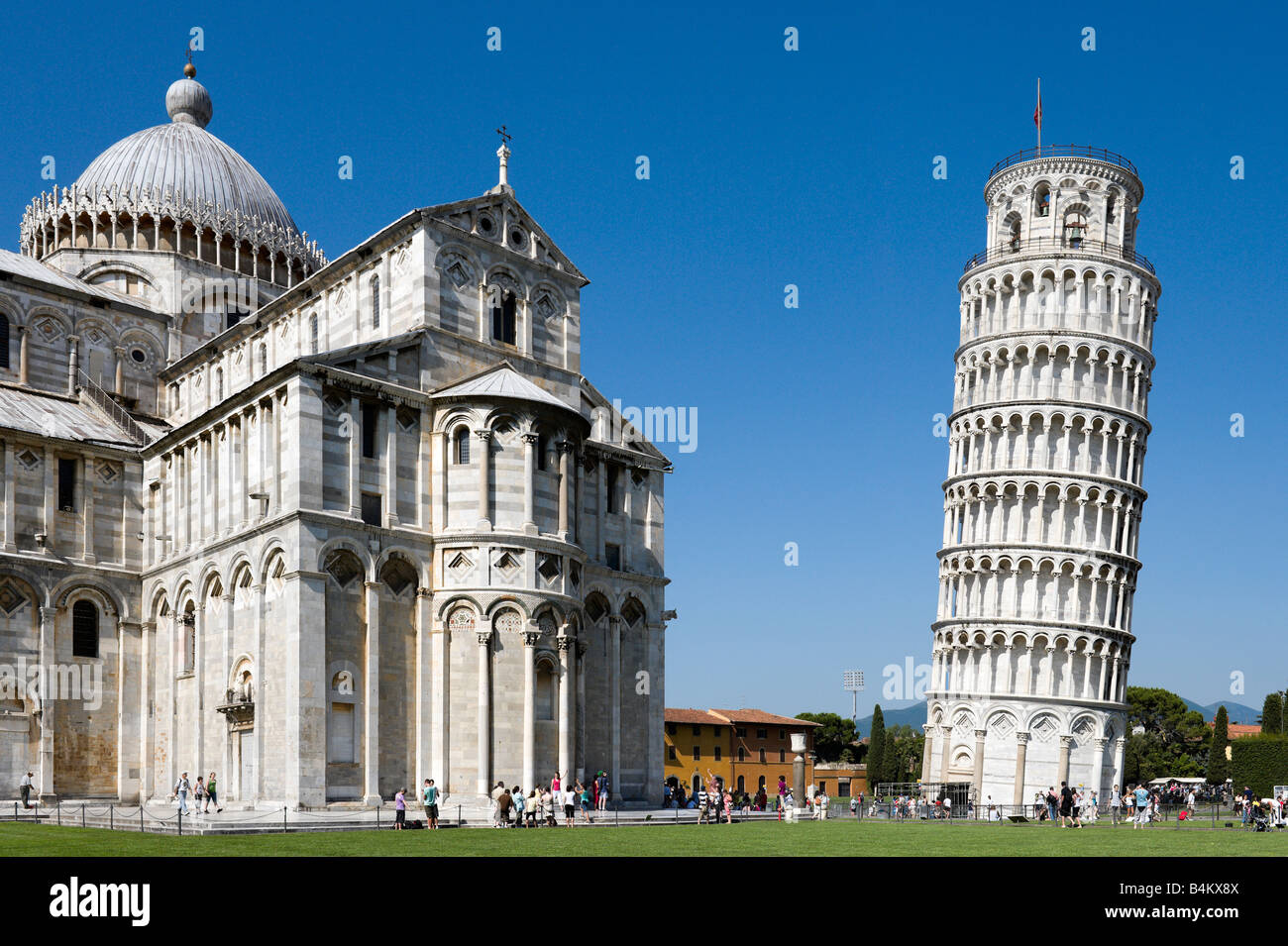 Il Duomo e la Torre Pendente e Piazza dei Miracoli a Pisa, Toscana, Italia Foto Stock