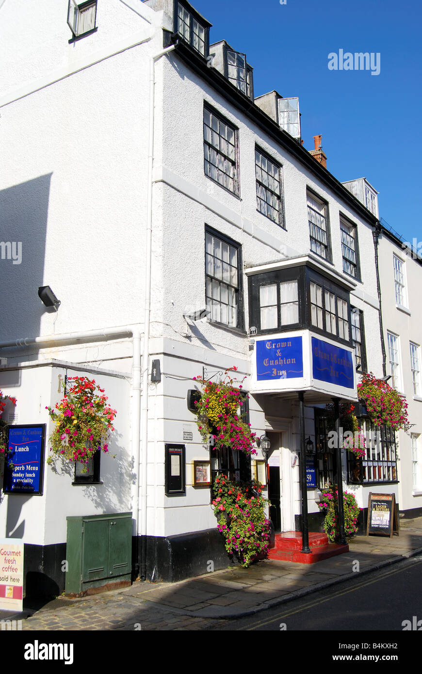 Crown & Cushion Inn, Eton High Street, Eton, Berkshire, Inghilterra, Regno Unito Foto Stock