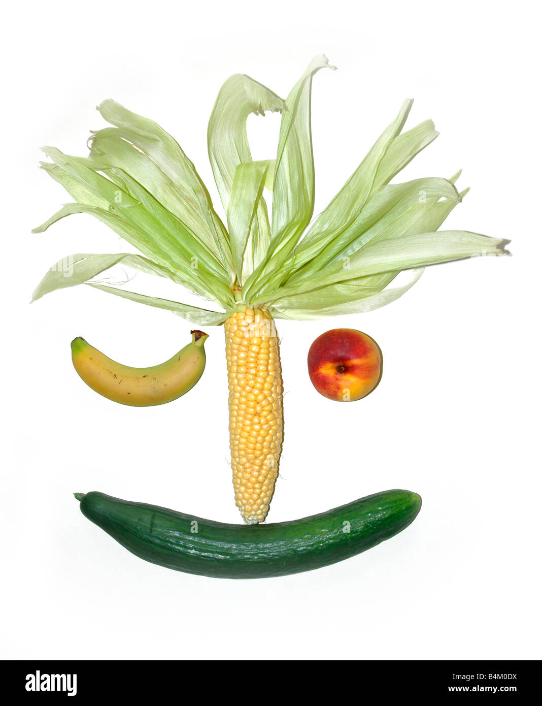 Un volto sorridente winking e realizzato con una varietà di frutta e verdura. Foto Stock