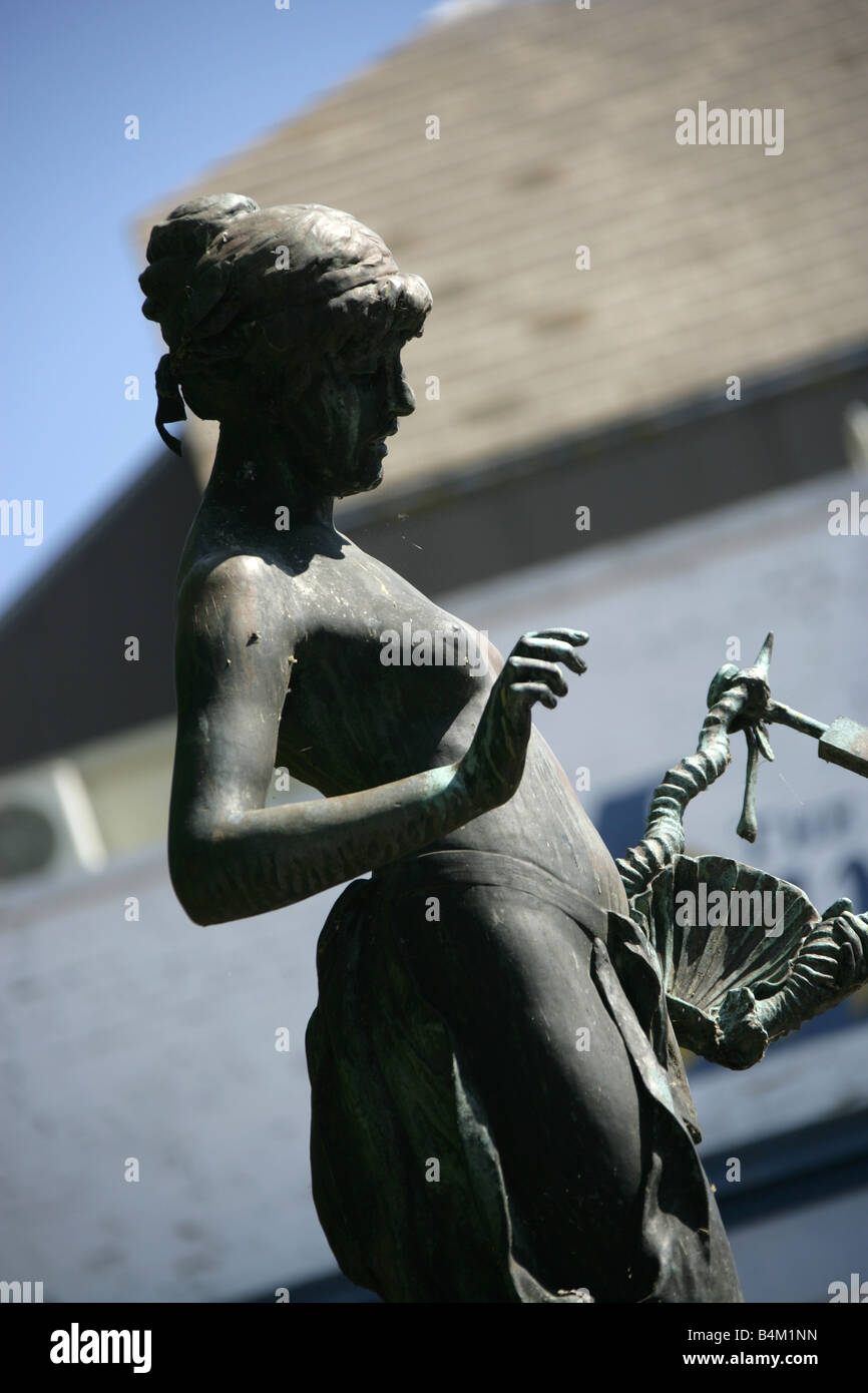 Città di Canterbury, Inghilterra. La Edward Onslow Ford scolpito Marlowe memorial denominato La musa della poesia. Foto Stock